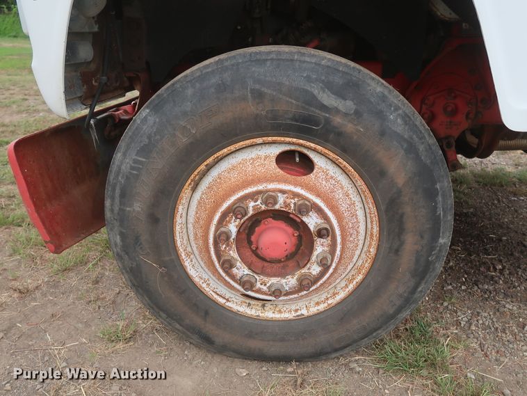 image for item HT9647 1988 Ford L7000  semi truck