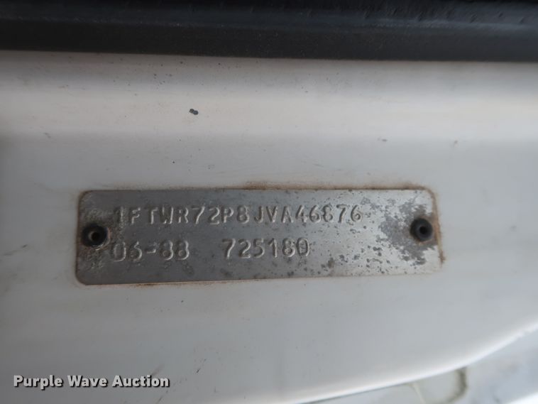 image for item HT9647 1988 Ford L7000  semi truck