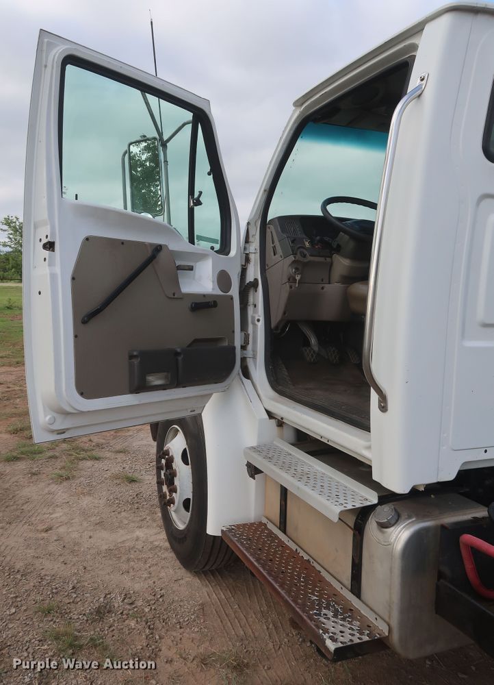 image for item HT9652 2005 Sterling Acterra  semi truck