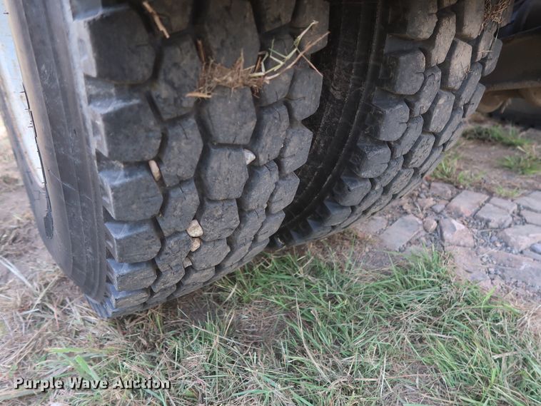 image for item HT9652 2005 Sterling Acterra  semi truck