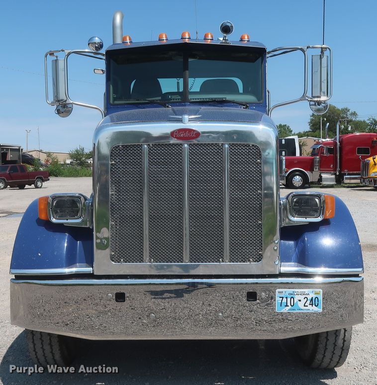 image for item HT9658 2014 Peterbilt 365  semi truck