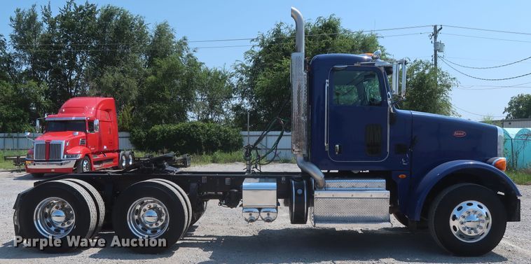 image for item HT9658 2014 Peterbilt 365  semi truck