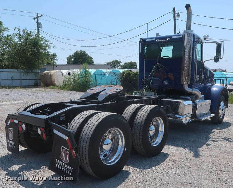 image for item HT9658 2014 Peterbilt 365  semi truck