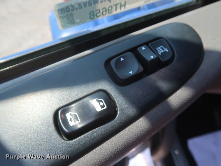 image for item HT9658 2014 Peterbilt 365  semi truck