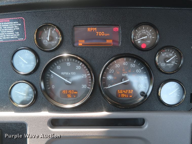 image for item HT9658 2014 Peterbilt 365  semi truck