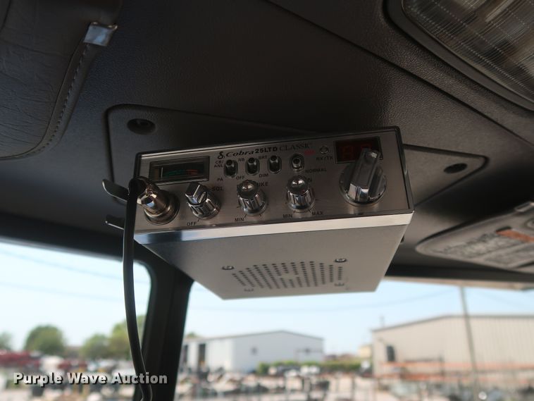 image for item HT9658 2014 Peterbilt 365  semi truck