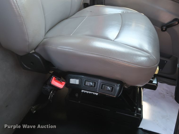 image for item HT9658 2014 Peterbilt 365  semi truck