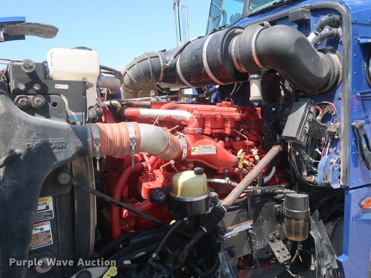 image for item HT9658 2014 Peterbilt 365  semi truck