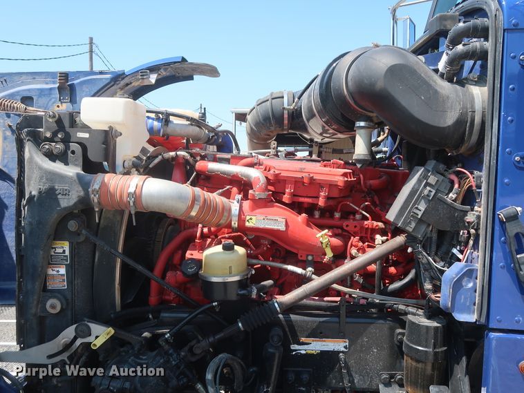 image for item HT9658 2014 Peterbilt 365  semi truck