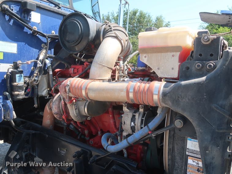 image for item HT9658 2014 Peterbilt 365  semi truck