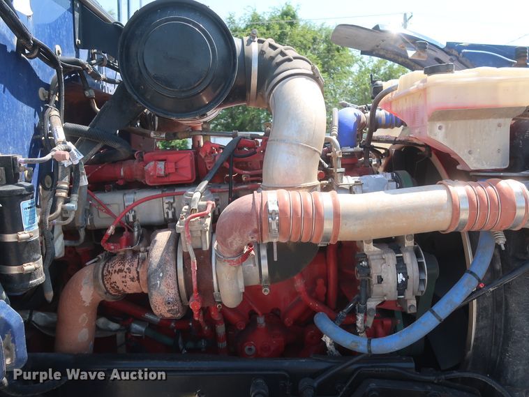 image for item HT9658 2014 Peterbilt 365  semi truck