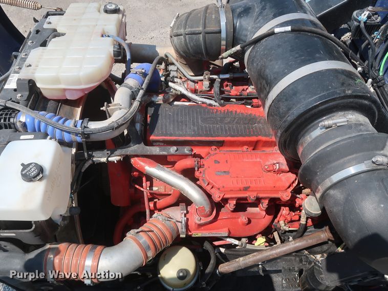 image for item HT9658 2014 Peterbilt 365  semi truck