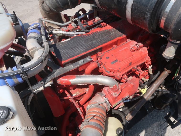 image for item HT9658 2014 Peterbilt 365  semi truck