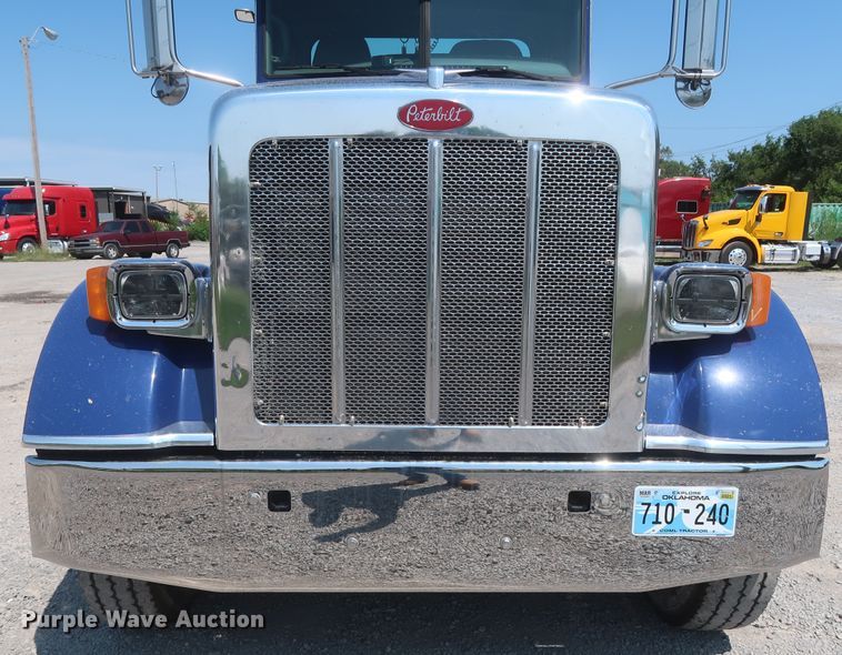 image for item HT9658 2014 Peterbilt 365  semi truck