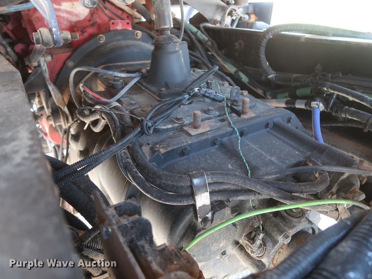 image for item HT9658 2014 Peterbilt 365  semi truck