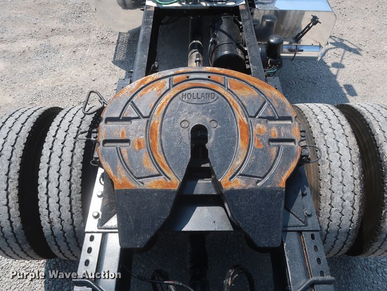 image for item HT9658 2014 Peterbilt 365  semi truck