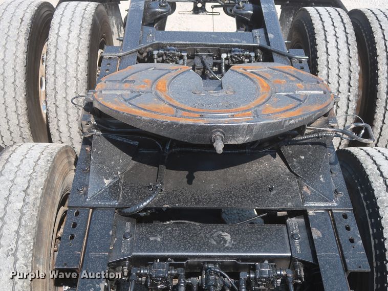 image for item HT9658 2014 Peterbilt 365  semi truck