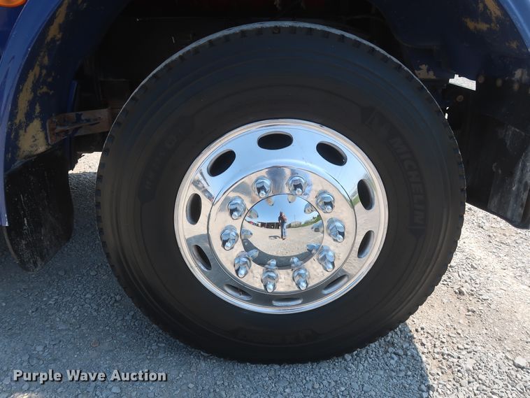 image for item HT9658 2014 Peterbilt 365  semi truck