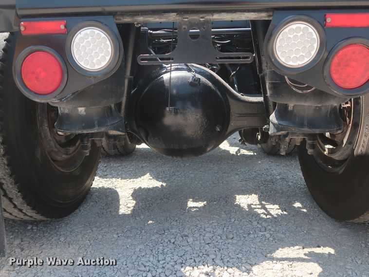 image for item HT9658 2014 Peterbilt 365  semi truck