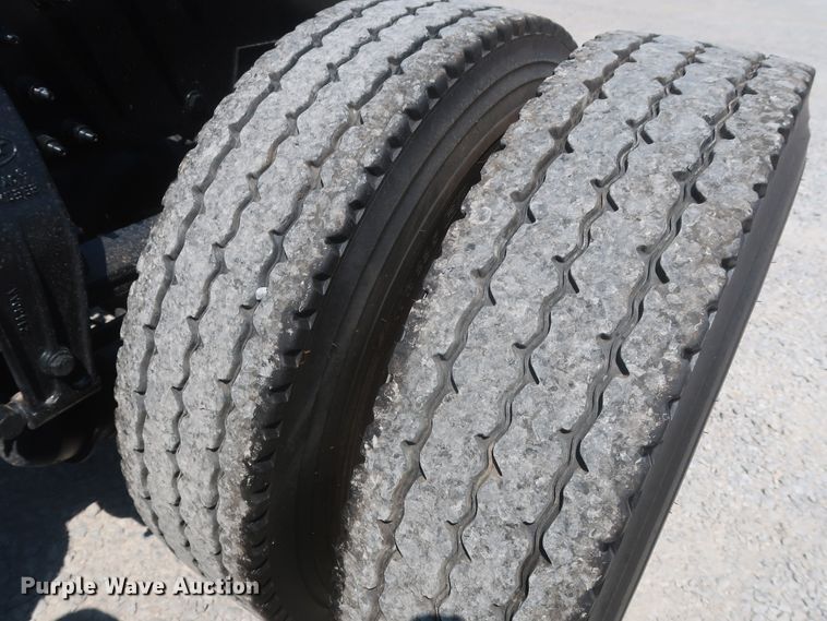 image for item HT9658 2014 Peterbilt 365  semi truck