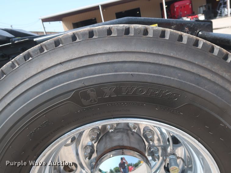 image for item HT9658 2014 Peterbilt 365  semi truck