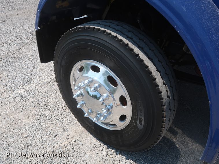 image for item HT9658 2014 Peterbilt 365  semi truck