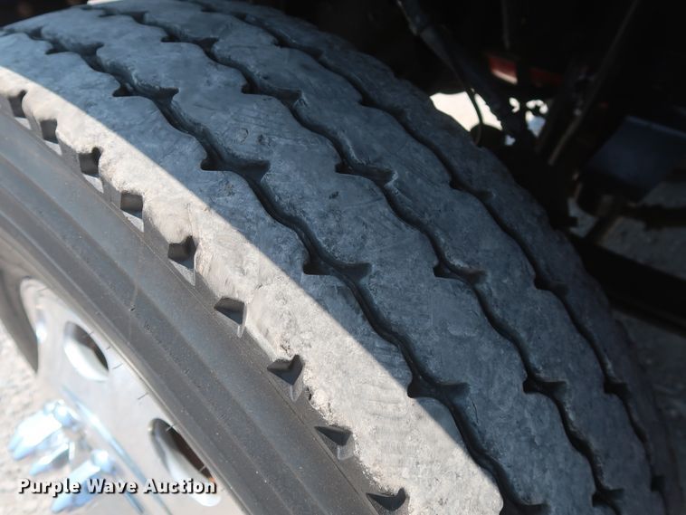 image for item HT9658 2014 Peterbilt 365  semi truck