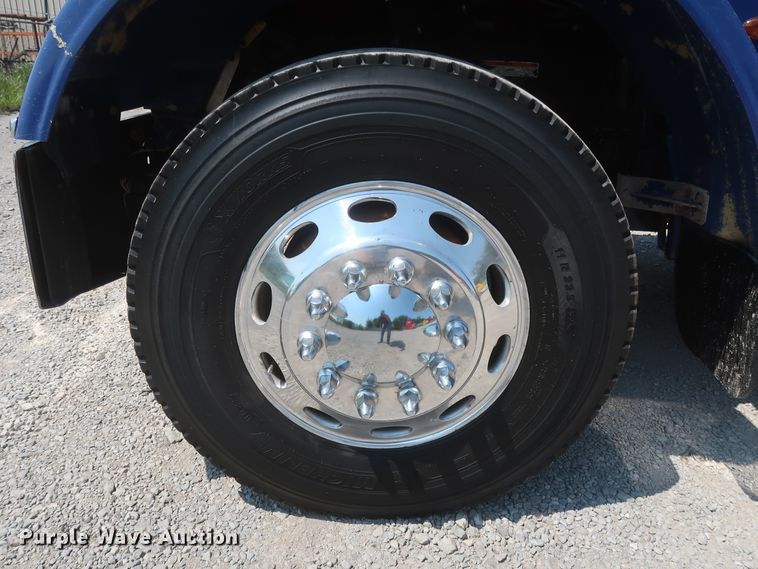 image for item HT9658 2014 Peterbilt 365  semi truck