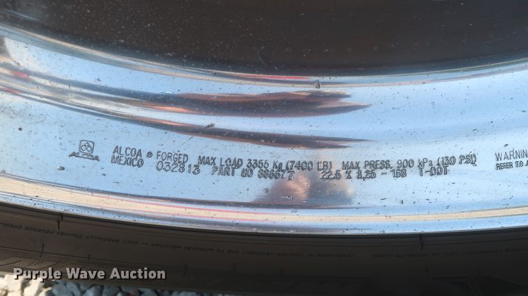 image for item HT9658 2014 Peterbilt 365  semi truck