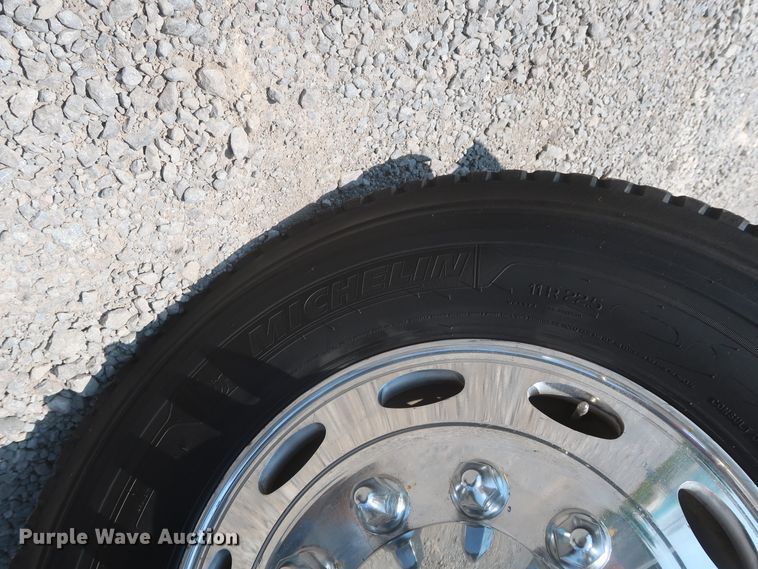 image for item HT9658 2014 Peterbilt 365  semi truck