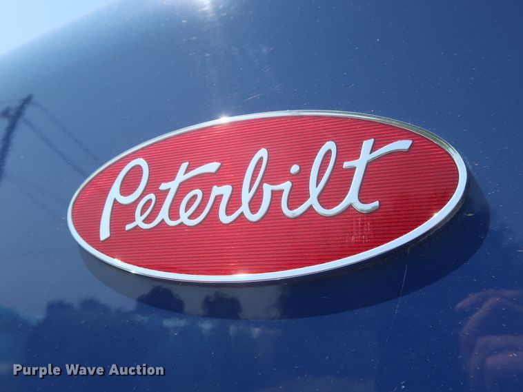 image for item HT9658 2014 Peterbilt 365  semi truck