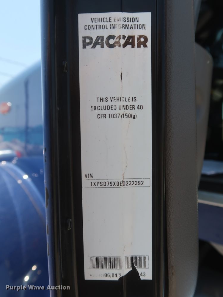 image for item HT9658 2014 Peterbilt 365  semi truck