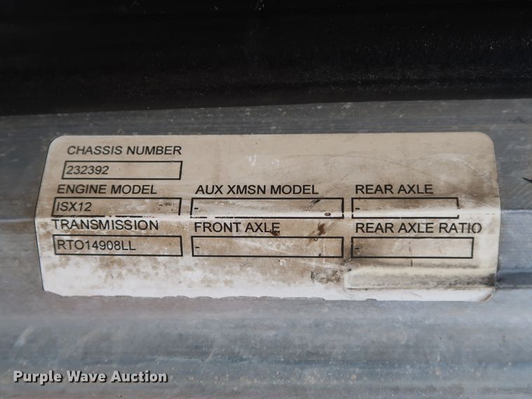 image for item HT9658 2014 Peterbilt 365  semi truck