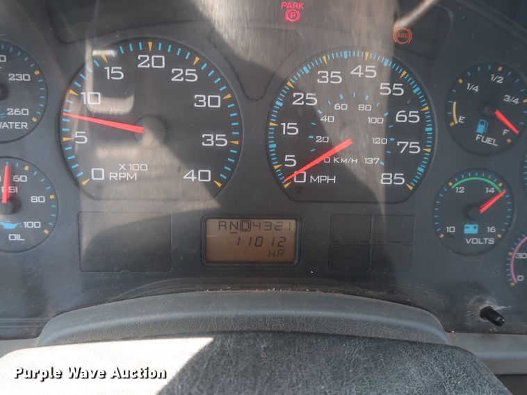 image for item HT9662 2006 International 7300  bucket truck