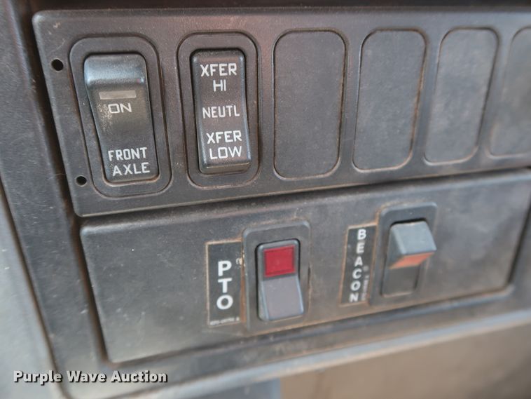 image for item HT9662 2006 International 7300  bucket truck