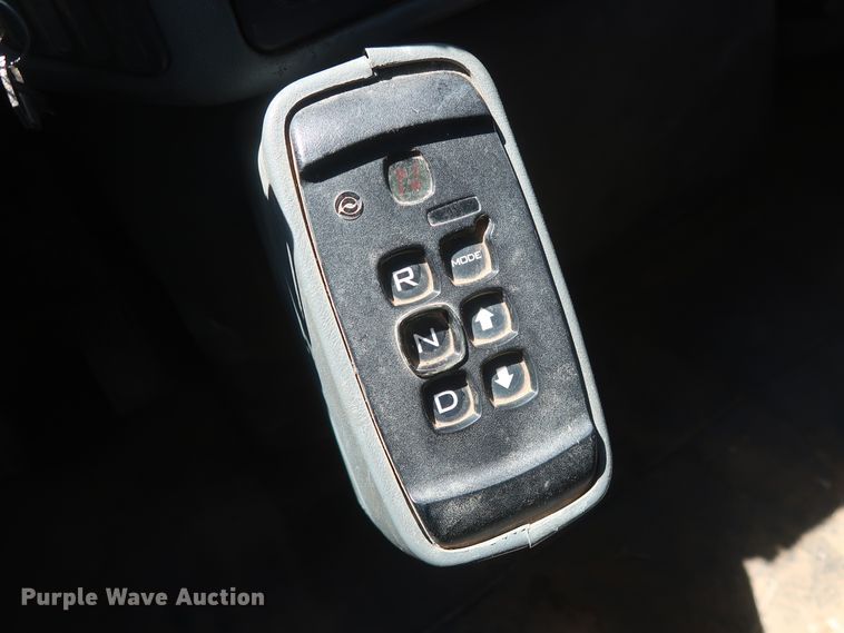 image for item HT9662 2006 International 7300  bucket truck