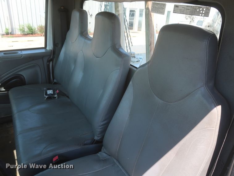 image for item HT9662 2006 International 7300  bucket truck