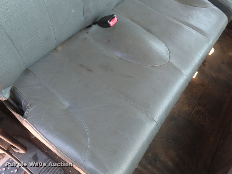 image for item HT9662 2006 International 7300  bucket truck