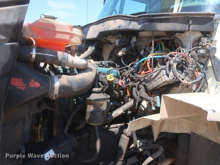 image for item HT9662 2006 International 7300  bucket truck