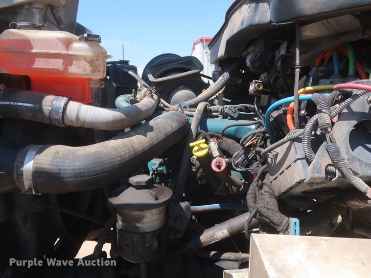 image for item HT9662 2006 International 7300  bucket truck