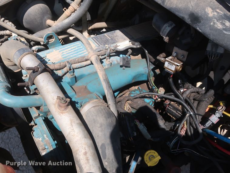 image for item HT9662 2006 International 7300  bucket truck