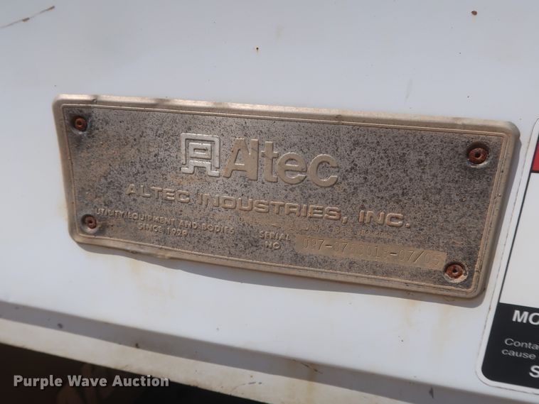 image for item HT9662 2006 International 7300  bucket truck