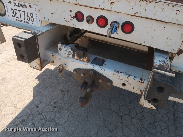 image for item HT9662 2006 International 7300  bucket truck