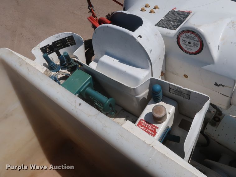 image for item HT9662 2006 International 7300  bucket truck