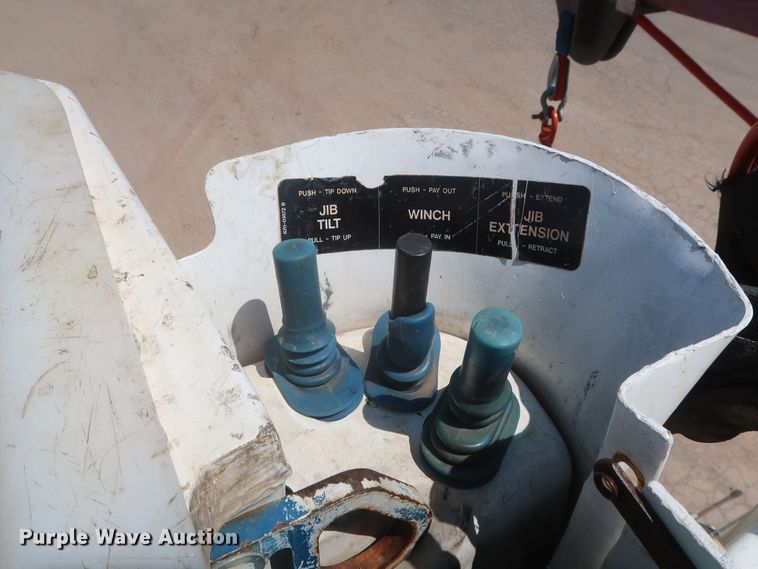 image for item HT9662 2006 International 7300  bucket truck