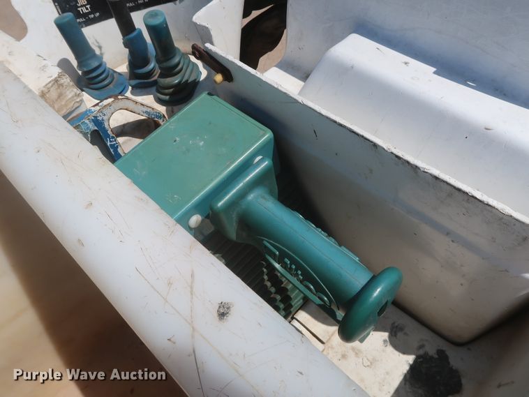 image for item HT9662 2006 International 7300  bucket truck