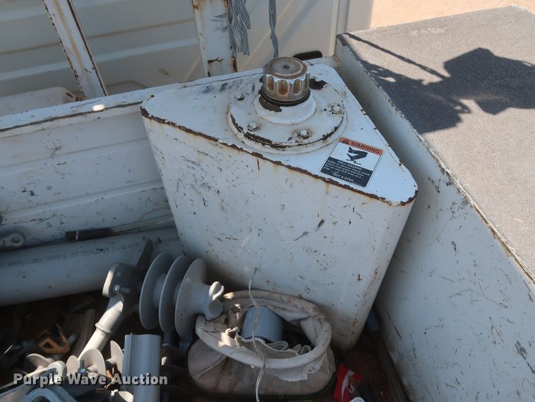 image for item HT9662 2006 International 7300  bucket truck