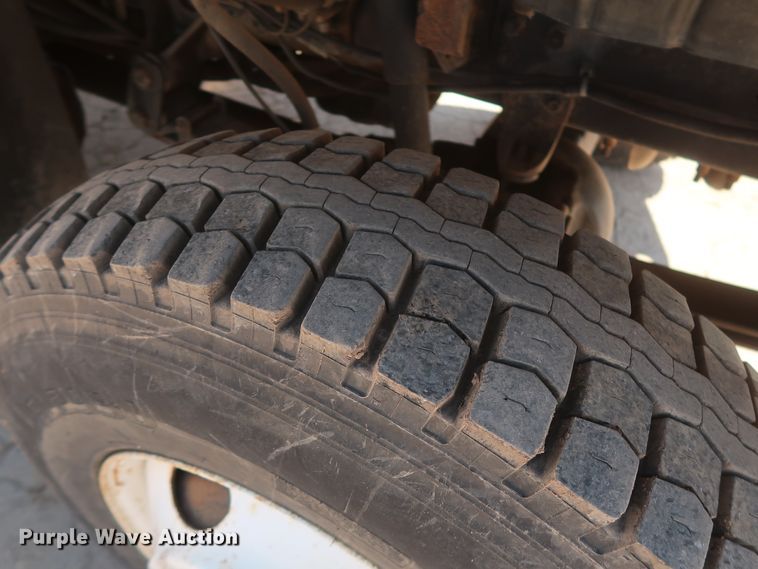 image for item HT9662 2006 International 7300  bucket truck