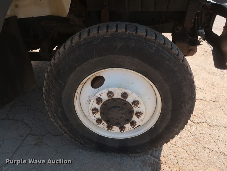 image for item HT9662 2006 International 7300  bucket truck