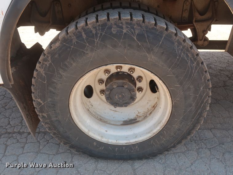 image for item HT9662 2006 International 7300  bucket truck